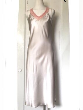 Frette Cream Satin nightgown with Pink Lace Trim silk made in Italy